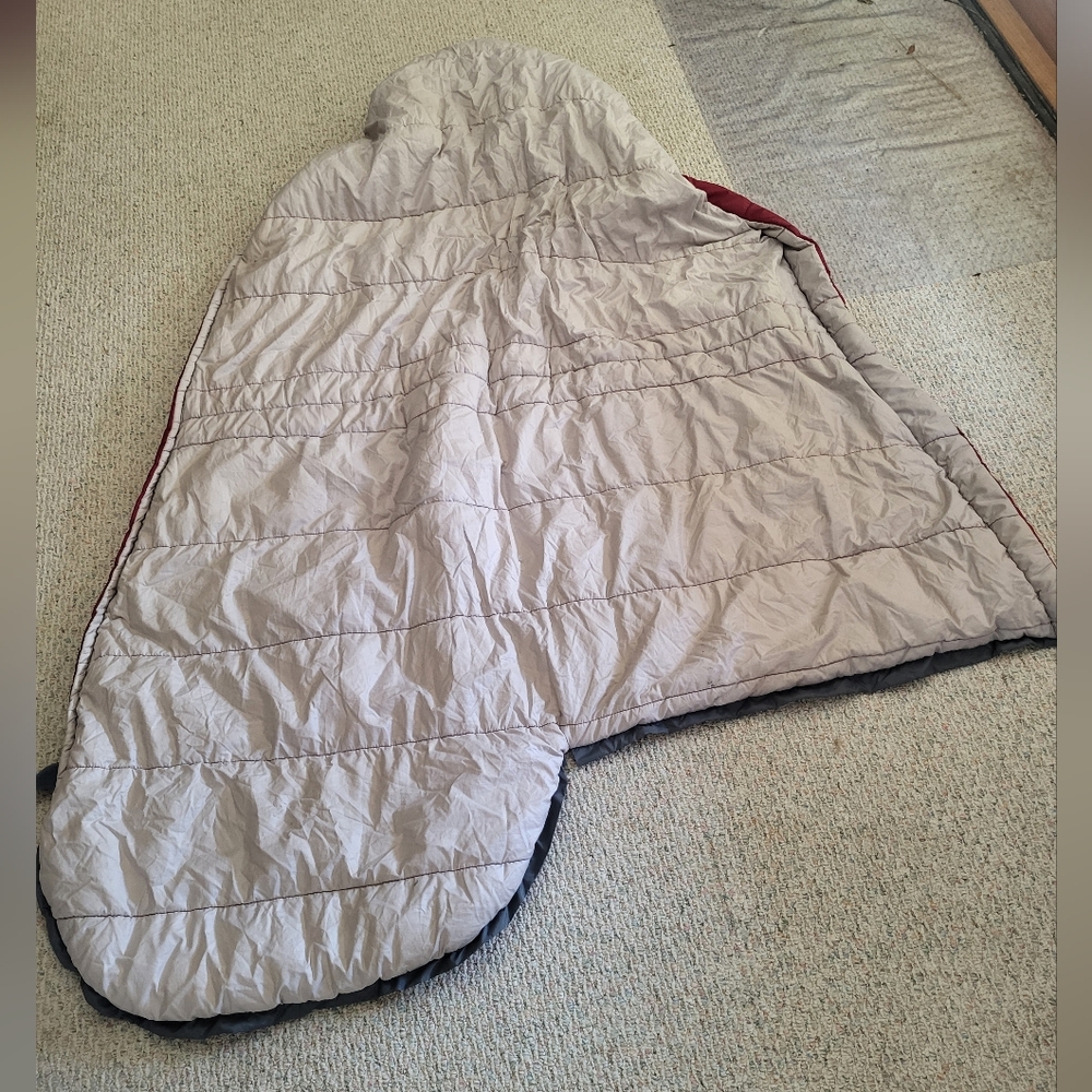 Kelty Red Sleeping Bag - Picture 2 of 3